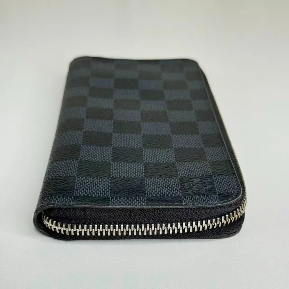 Louis Vuitton Damier Graphite Wallet with Classic Checkerboard Design